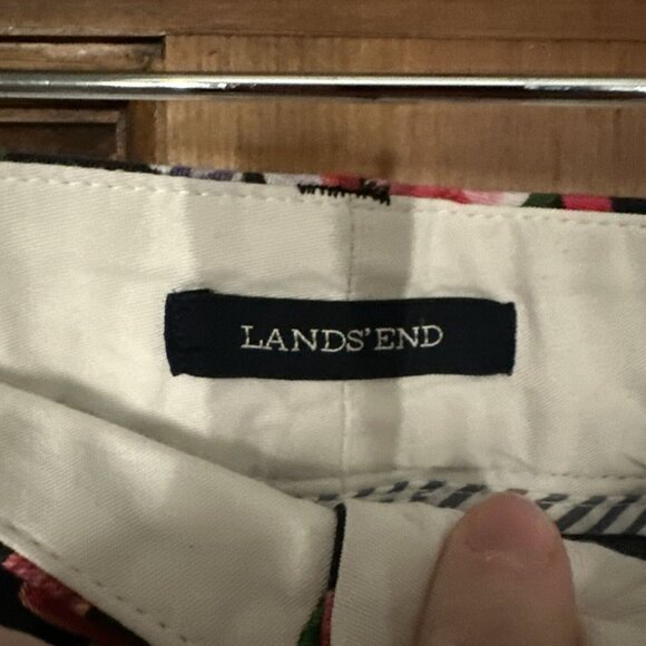 Lands End Women’s Shorts 18 Midrise Floral Garden Colorful Art To Wear - Picture 2 of 5